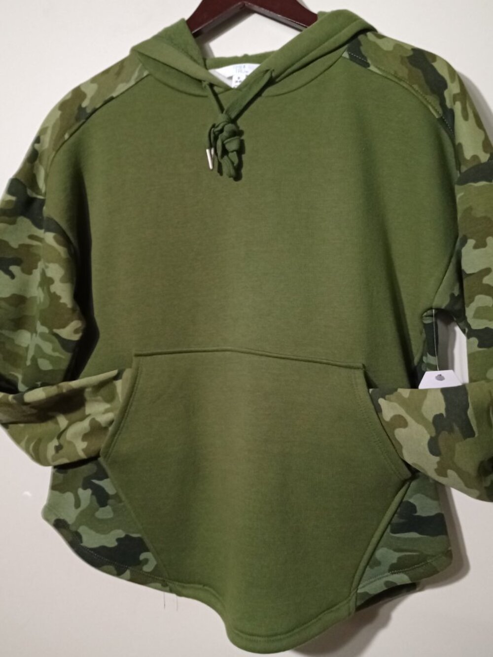 Olive Green Camo Pullover Style Long Sleeve Hoodie Kangaroo Pocket NWT